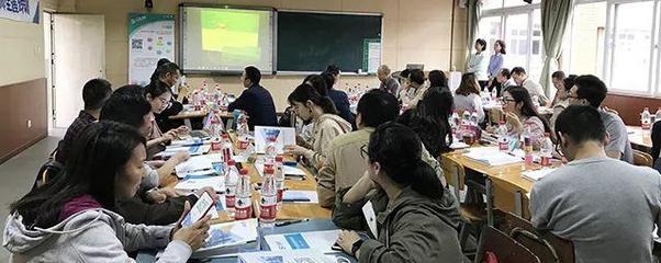 升華教育情懷，啟航生涯夢(mèng)想——成都市中學(xué)教師生涯培訓(xùn)與教育咨詢活動(dòng)